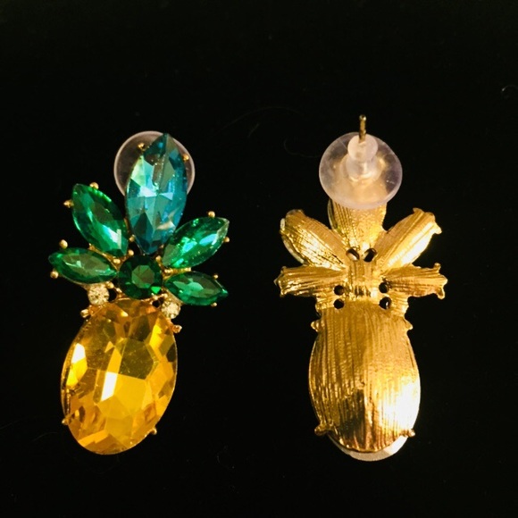 New!!! Beautiful Crystal PIneapple Earrings - Picture 3 of 7